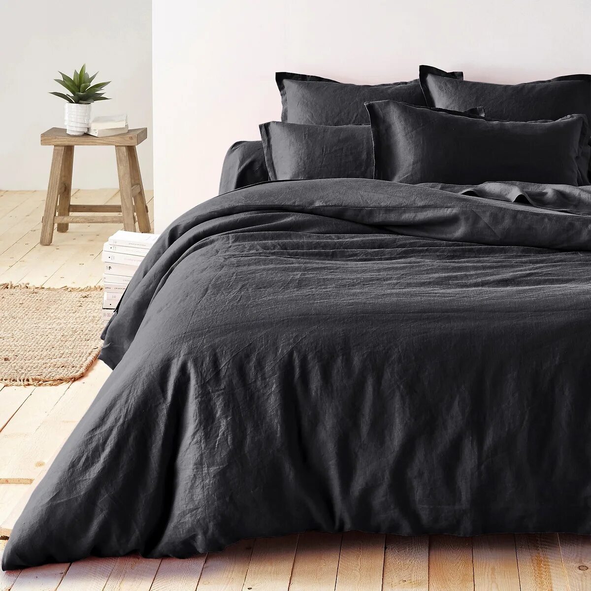 Постельное белье однотонное хлопок. Эффект пододеяльника. Льняное постельное белье. С постельным бельем розовый. Пододеяльник однотонный.