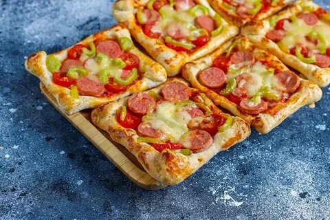 Мини пиццы из готового теста