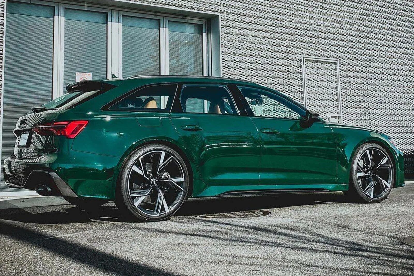Цвет рс. Audi rs6 зеленая. Audi rs6 Exclusive. Audi rs6 2022 зеленая. Audi rs6 Exclusive Color.