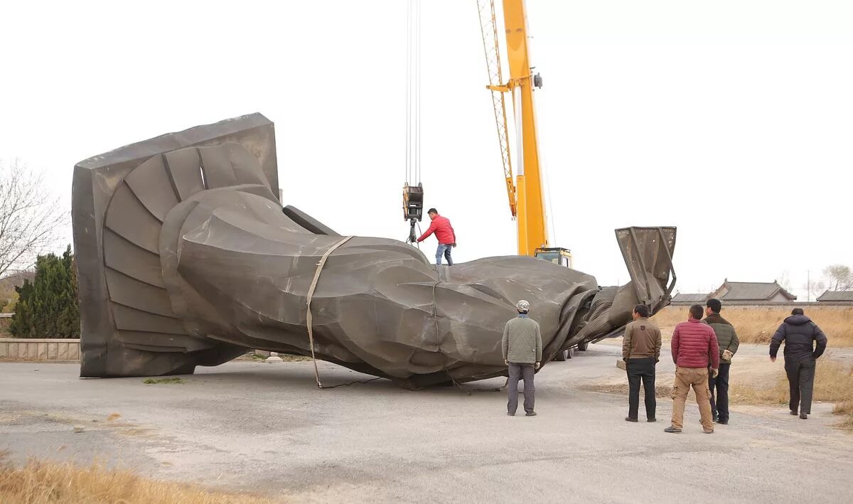 Падение статуи свободы. Снесение памятников ленину на украине. Упала статуя. Скульптура аллегория сладострастия летнего сада. Упала статуя.