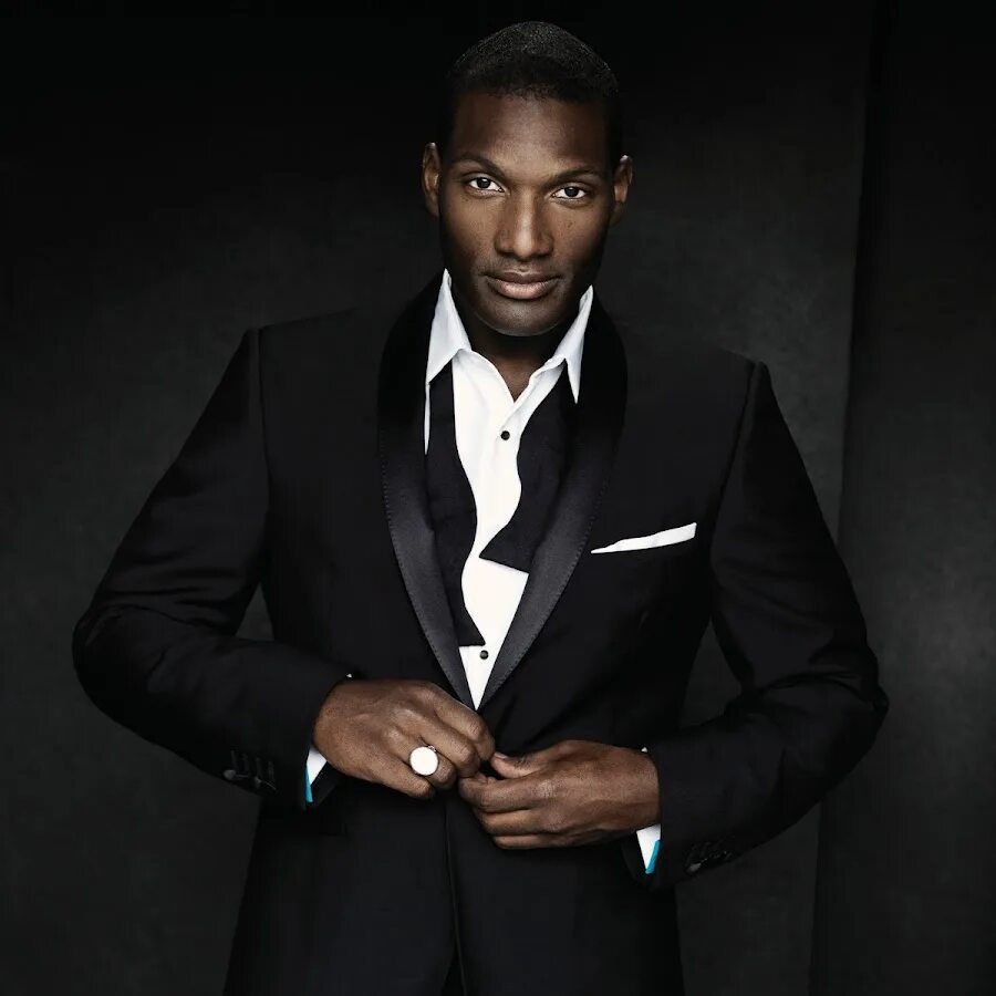 Уилл смит люди в черном 1. Человек в черном певец. Люди в черном с палочкой стирания памяти фото. Человек в черном певец. Биг рашен босс без маски 2021.