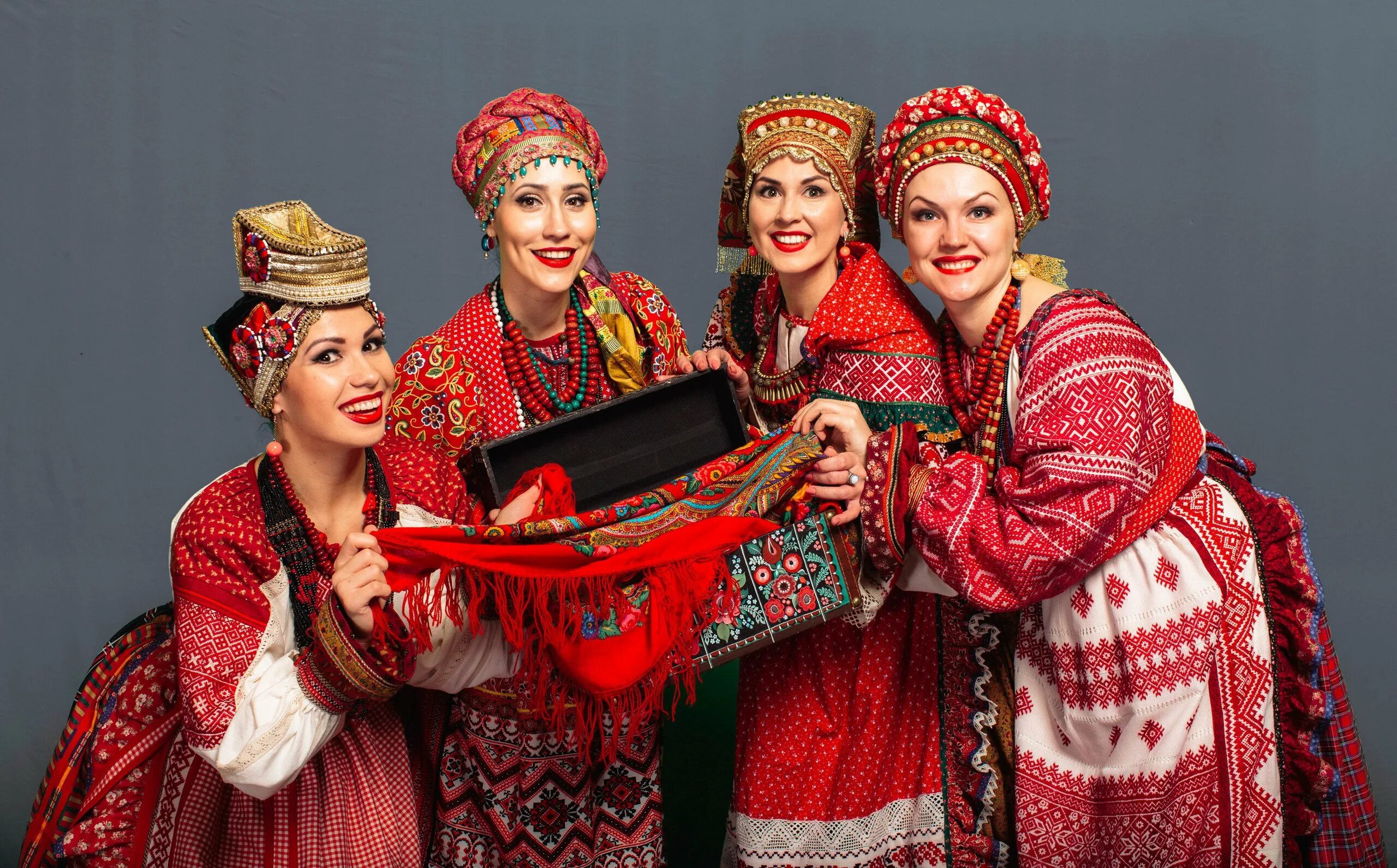 Костюмы ансамбля березка. Ансамбль березка 2022. Девица ансамбль. Ансамбль березка хоровод. Театр танца сибирский калейдоскоп.