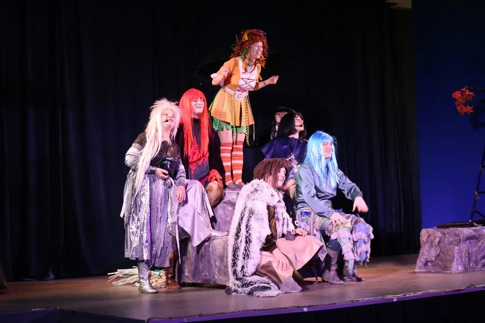 маленькая баба яга декорации. маленькая баба яга спектакль театр у нарвских ворот. спектакль маленькая женщина. спектакль вумен. щелкунчик екатеринбург маленькая баба яга.