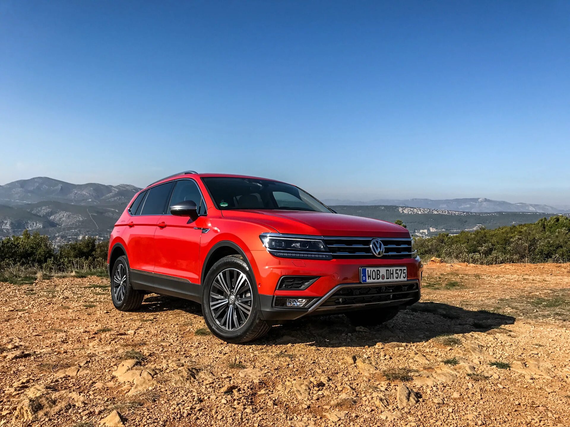 Тест драйв тигуан. Tiguan 2 Allspace. То 60 Тигуан 2. Volkswagen Tiguan 2 цвет мокрый асфальт.