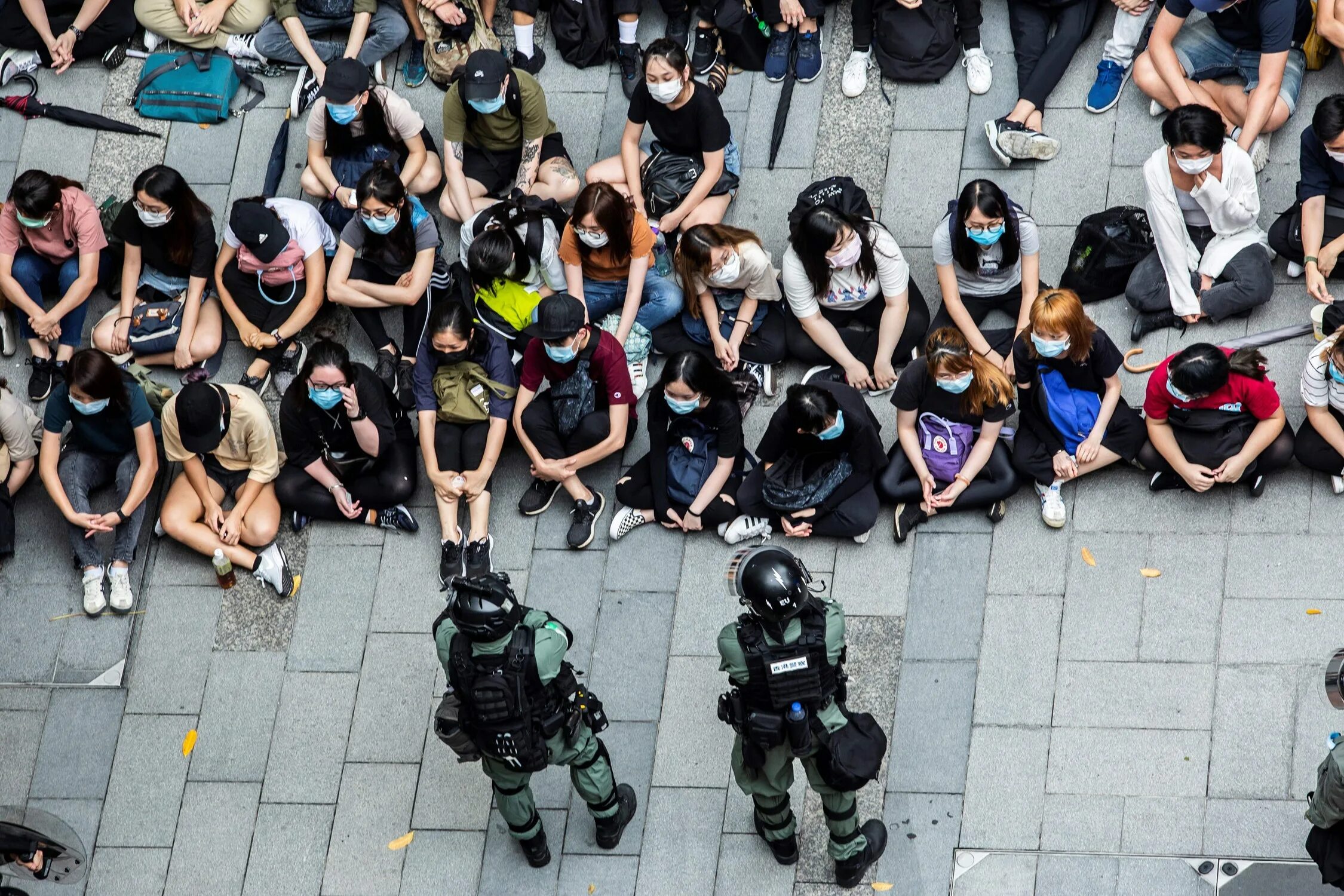 Гонконг через пекин. Гонконг британия. протесты в гонконге. гонконг при британии. жители гонконга.