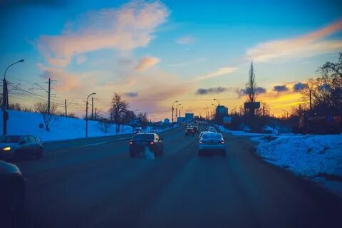 На два часа город