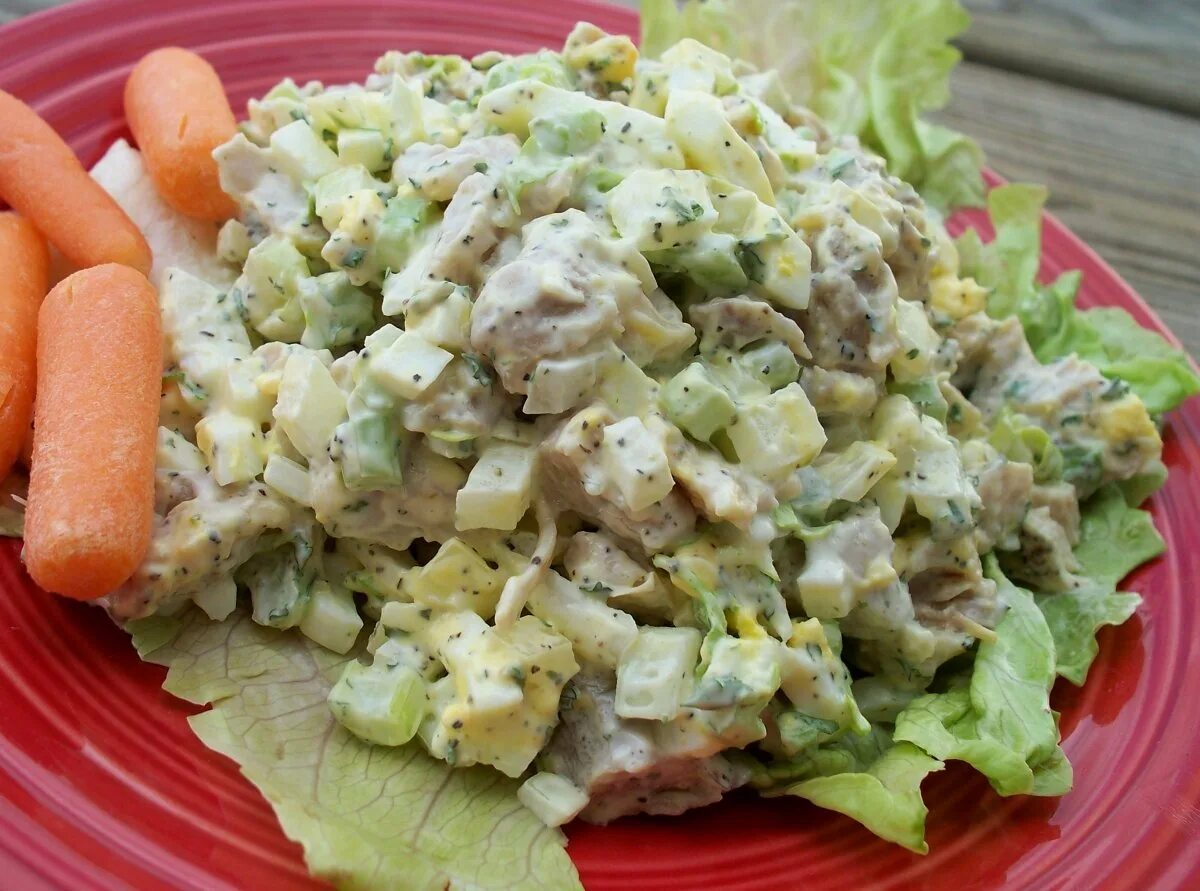 Салаты быстрые и вкусные и простые. Салаты на скорую руку. Салатик на скорую руку. Вкусный салат на скорую руку. Простые салаты на скорую руку.