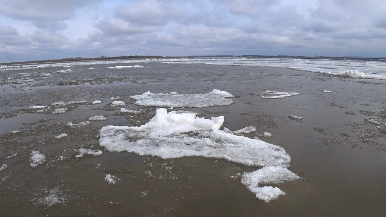 Где сейчас находится ледоход на оби. Река Обь Сургут лед. Ледоход на Оби в Нижневартовске на 1 мая. Ледоход Сургут 2021 Обь. Ледоход камень на Оби 2020.