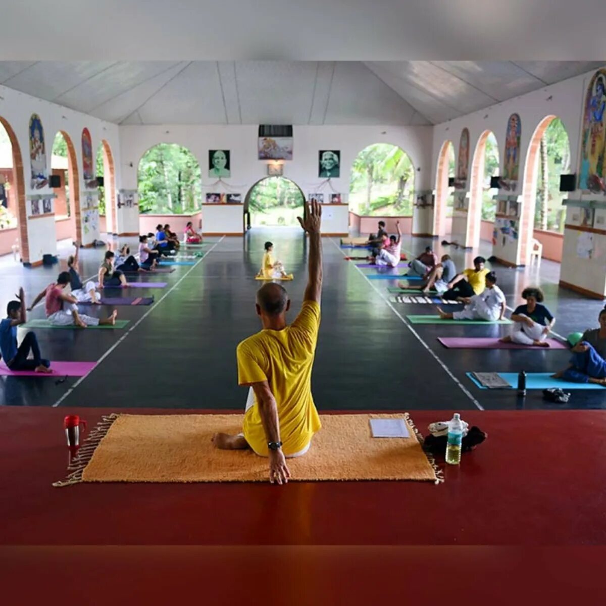 Индия ашрам ретрит. Ашрам "видья сагара". Ашрам это. Ашрам в россии. Ашрам шри шри рави шанкар.