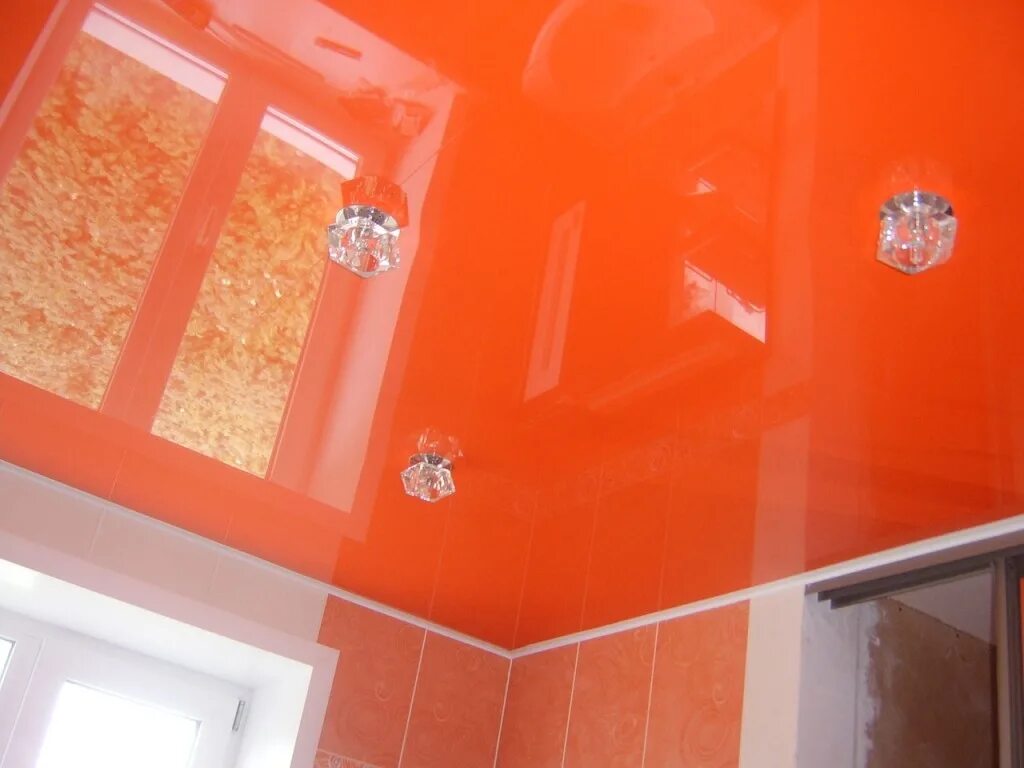 Разноцветный потолок. Пленка мсд для натяжных потолков. Натяжные потолки цветные глянцевые. Глянцевый цветной. Потолок lackfolie 406.