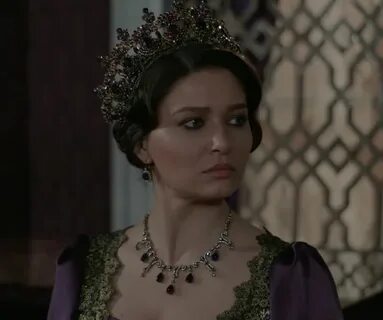 Импотент күйеуі әйелін белдікпен трахает.