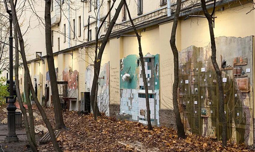 Фонтанный дом Бродский выставка. Бродскому в Фонтанном доме. Двор Бродского СПБ. Двор Ахматовой.