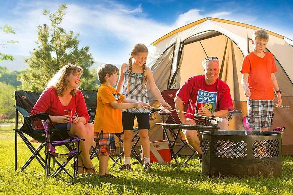 Go on a camp. Camping picnic. фэмили трип лагерь. stay at a campsite. camp with family.