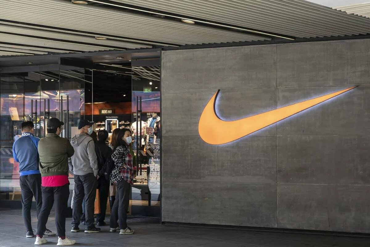 Найк найди. Nike Store. Nike Moskva. Nike TNF. Nike China.