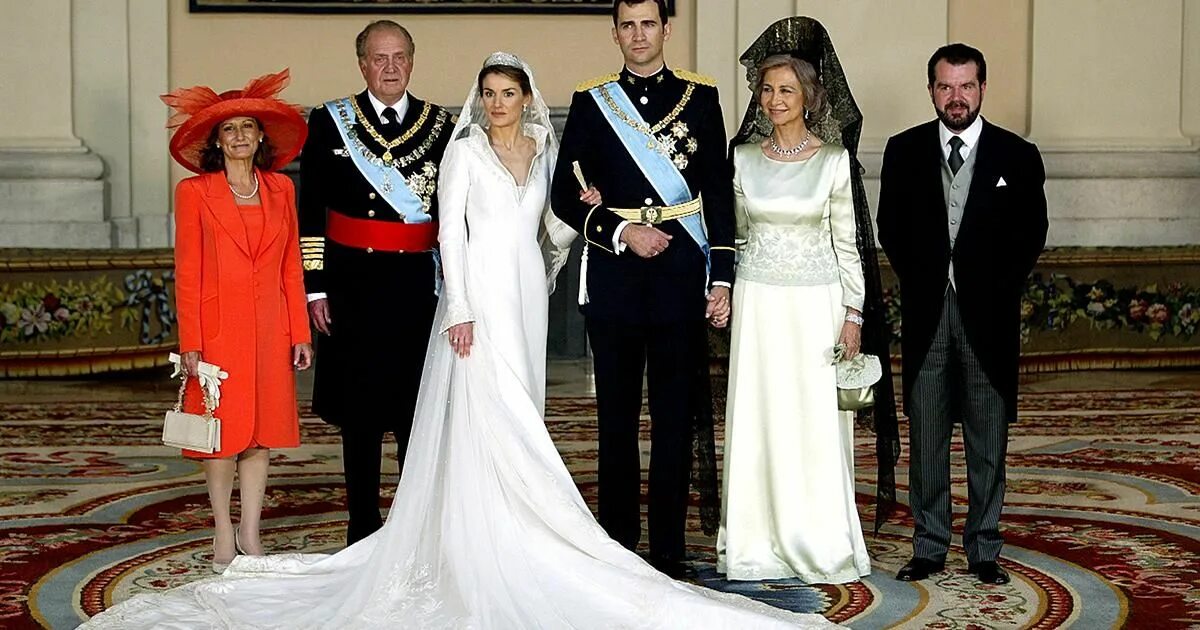 Короля филиппа vi и летиция свадьба. 12 октября праздник в испании. Принц альбер. Титул наследника в испании. Фелипе король испании летисия.