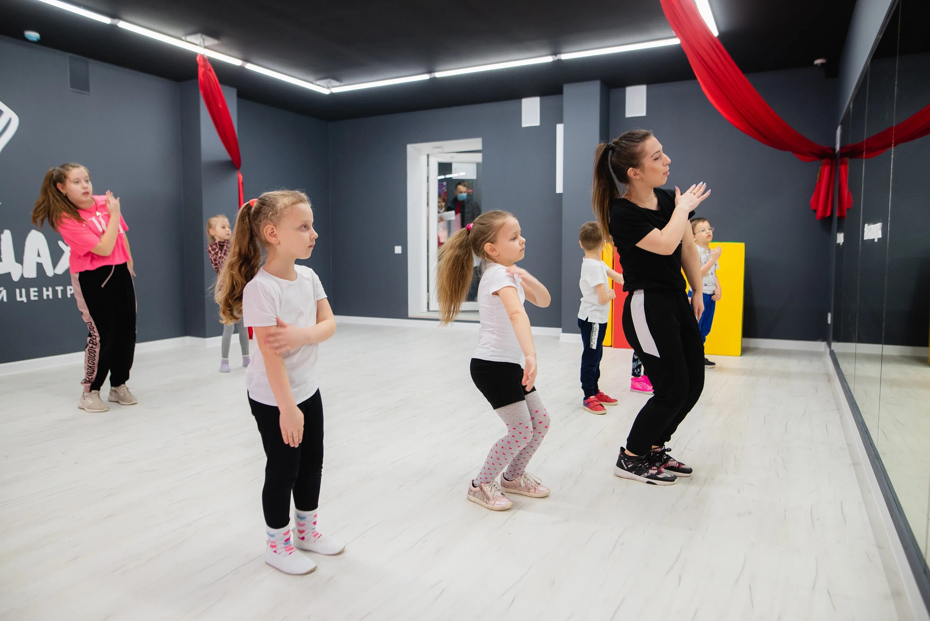 Школа танцев на ленинском проспекте в спб. Отзывы о школе танцев. Отзывы о школе танцев. Танцевальная школа. Студия танца для взрослых.
