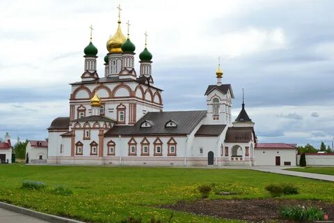 Главный храм города или монастыря