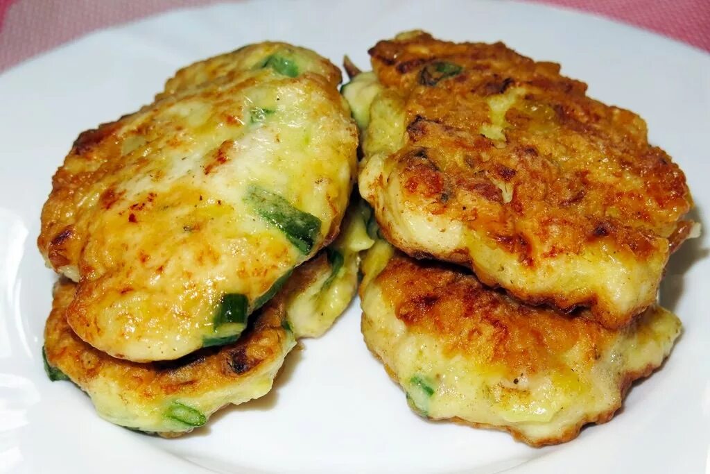 рецепт котлет из грудки. котлеты рубленые из куриной грудки. котлеты рубленые из куриной грудки с сыром. рецепт котлет из грудки. котлеты натуральные рубленые.