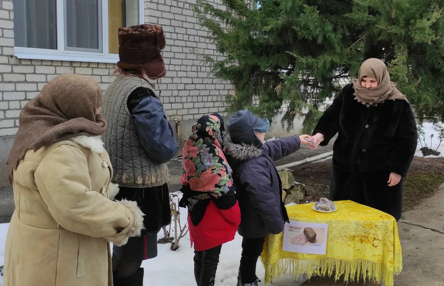 Акция блокадная акция в детском саду. Акция блокадная акция в детском саду. Блокадный хлеб в детском саду. Блокадный хлеб всероссийская акция 2022. Блокадный хлеб в детском саду.