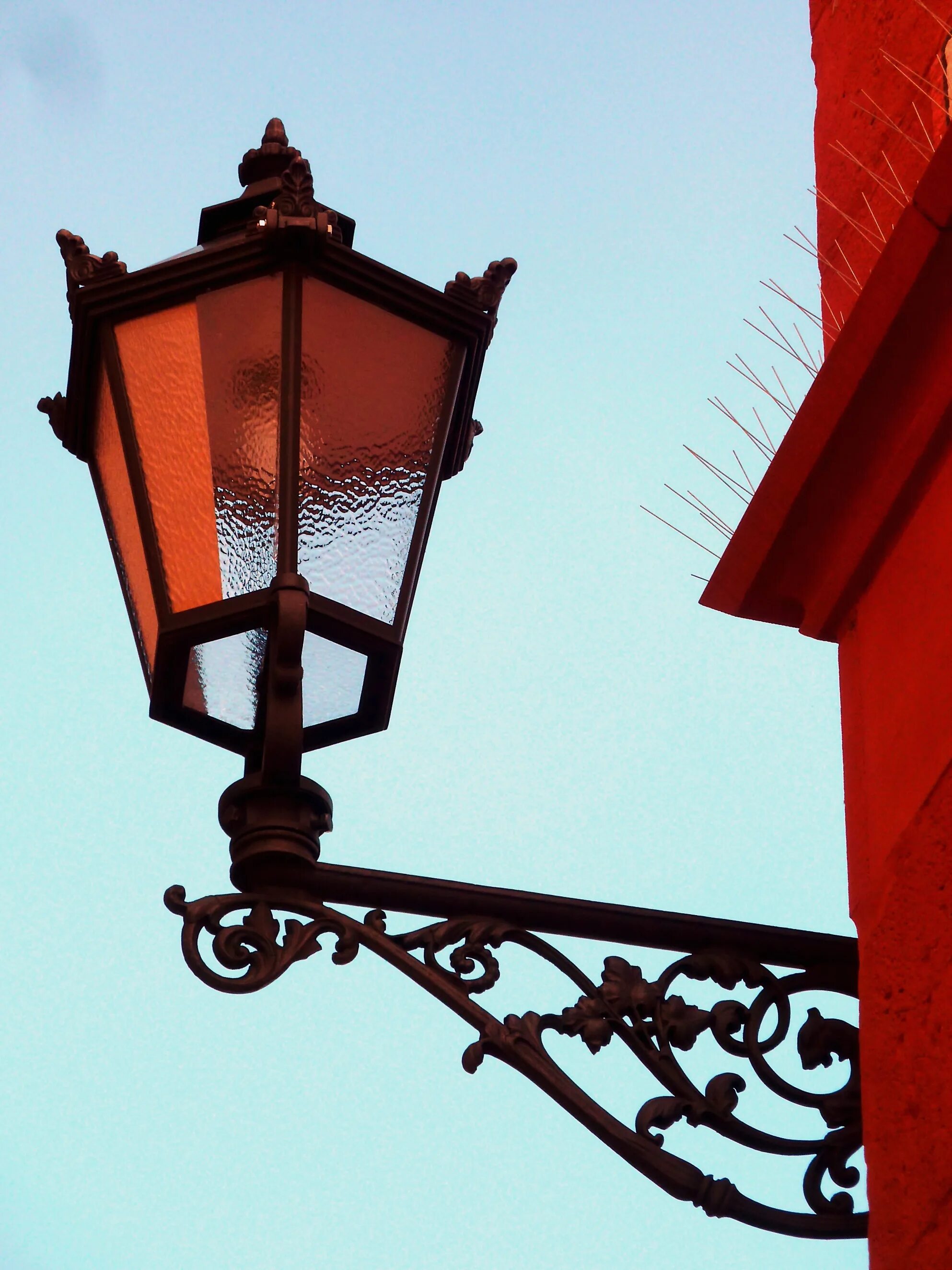 Фонарик красного света. Уличный фонарь. Красивые фонари. Красивый уличный фонарь. Красивый старинный фонарь.