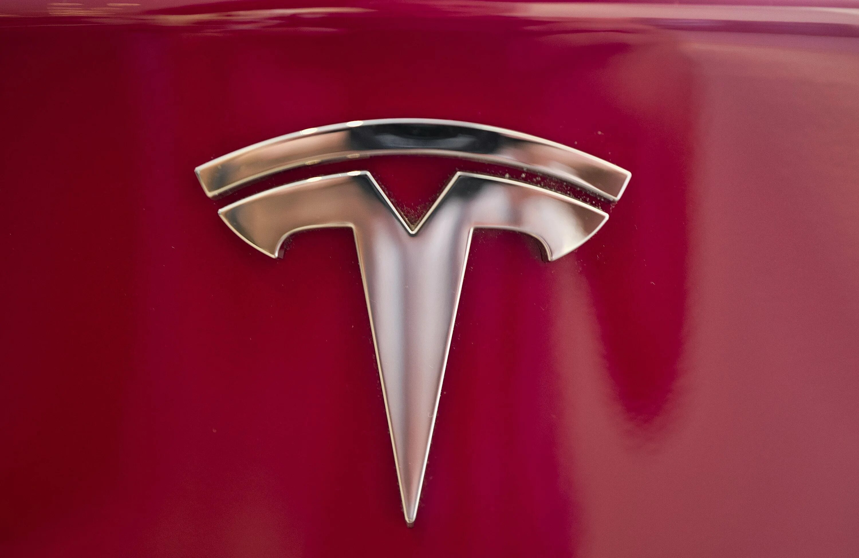 Тесла эмблема. Логотип Tesla 2022. Значок Тесла машины. Тесла значок на капоте.