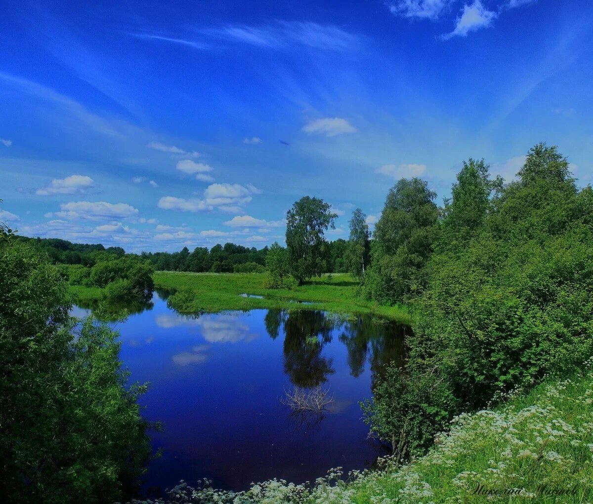 Вижу синюю реку. Голубые речки России. Река и небо. Красивая речка. Речка синяя.