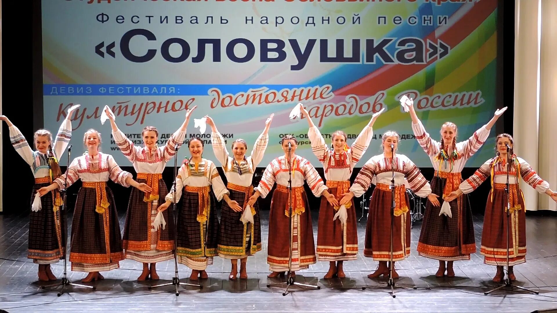 Народные песни соловушка. Народные песни соловушка. Народный ансамбль песни «калина. В роще пел соловушка текст. Песня в роще пел соловушка.