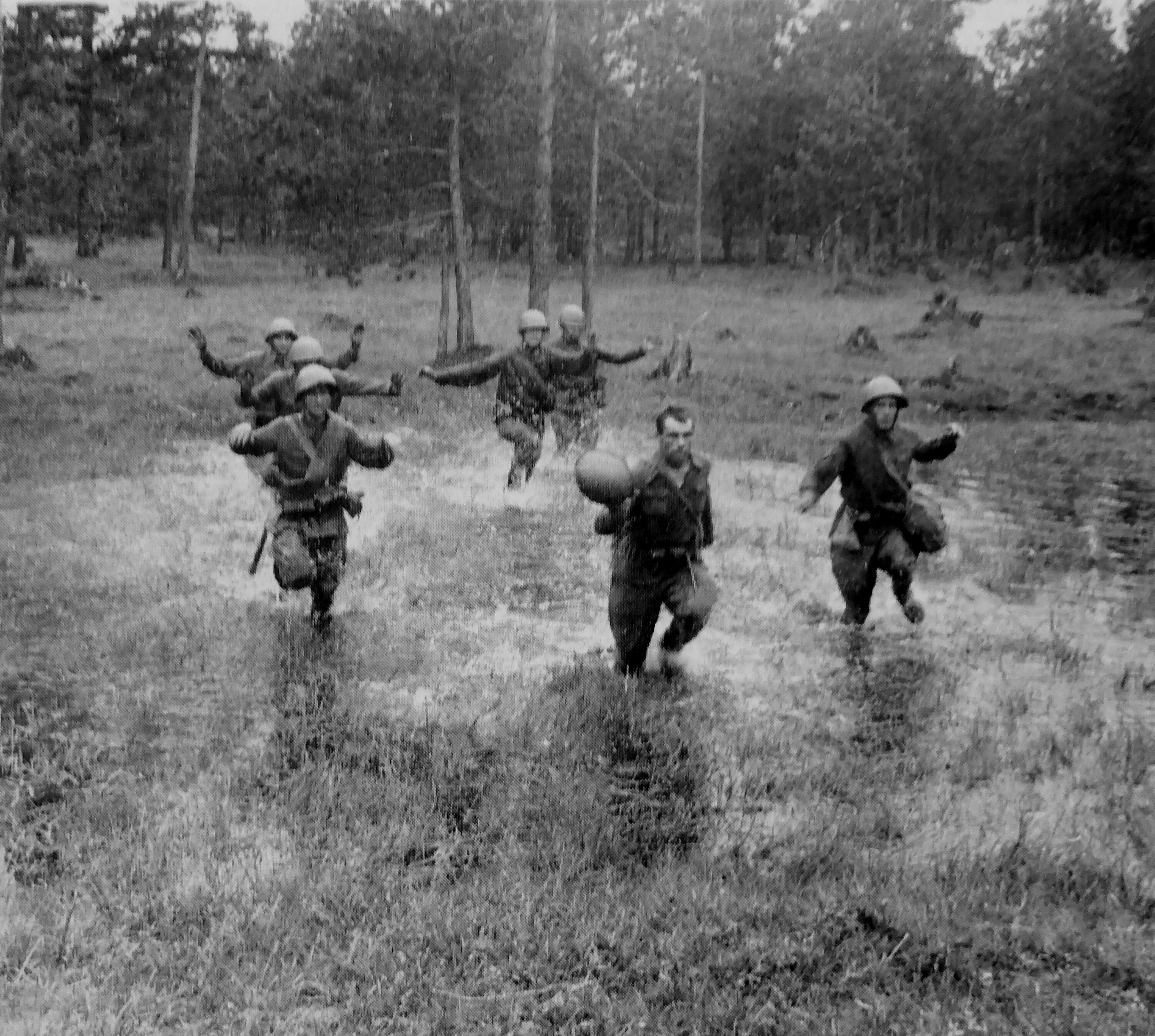 Пленные красноармейцы 1941. Пленные красноармейцы лето 1941. Плен советских солдат в 1941.