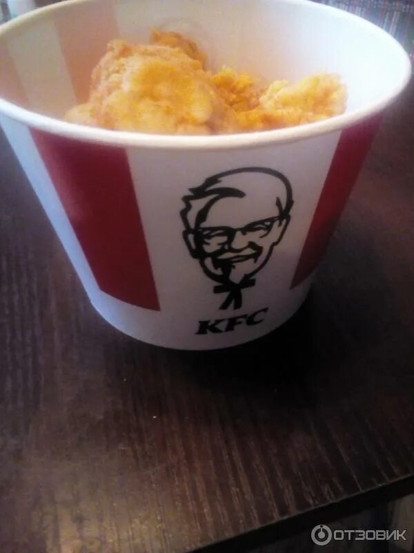 Кроссовки фаины семеновны ялта kfc. Сандерс Баскет. Сандерс острый КФС. Сандерс Баскет из КФС. Сандер Баскет в КФС.