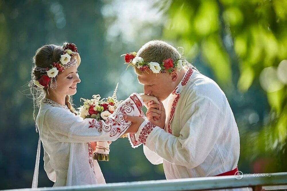 Свадебное платье в русском стиле. Славянская свадьба. Традиционный русский свадебный наряд. Свадьба на руси. Свадебный обряд.