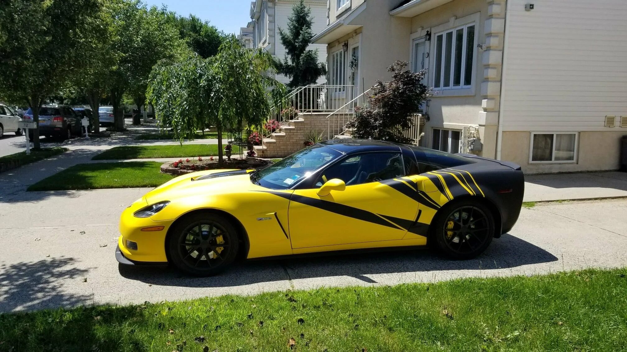 Видишь желтую машину. Chevrolet Corvette c7 Matte Black. Шевроле Корвет с6 желтый. Винил на Шевроле Корвет z06. Chevrolet Corvette c4 Yellow Limited.