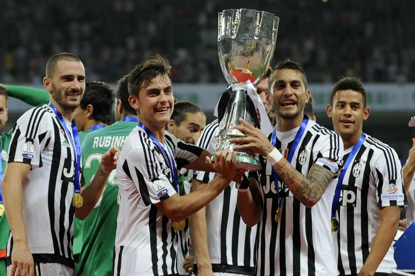 Supercopa Italia: Un Inter 'sobrado' deja 'Dzeko' al Milan y es supercampeón de 