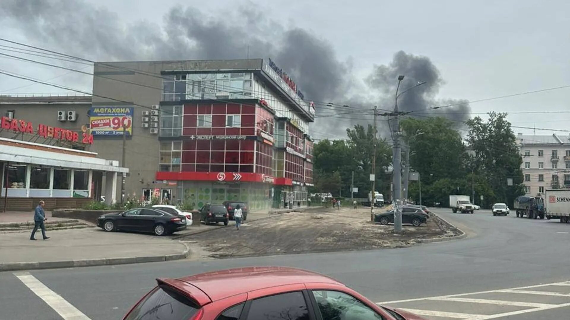 Что взорвалось в нижнем новгороде сегодня. Пожар в нижнем новгороде. пожар в тц. пожар в нижнем новгороде сейчас в канавинском районе. пожар в нижнем новгороде вчера.