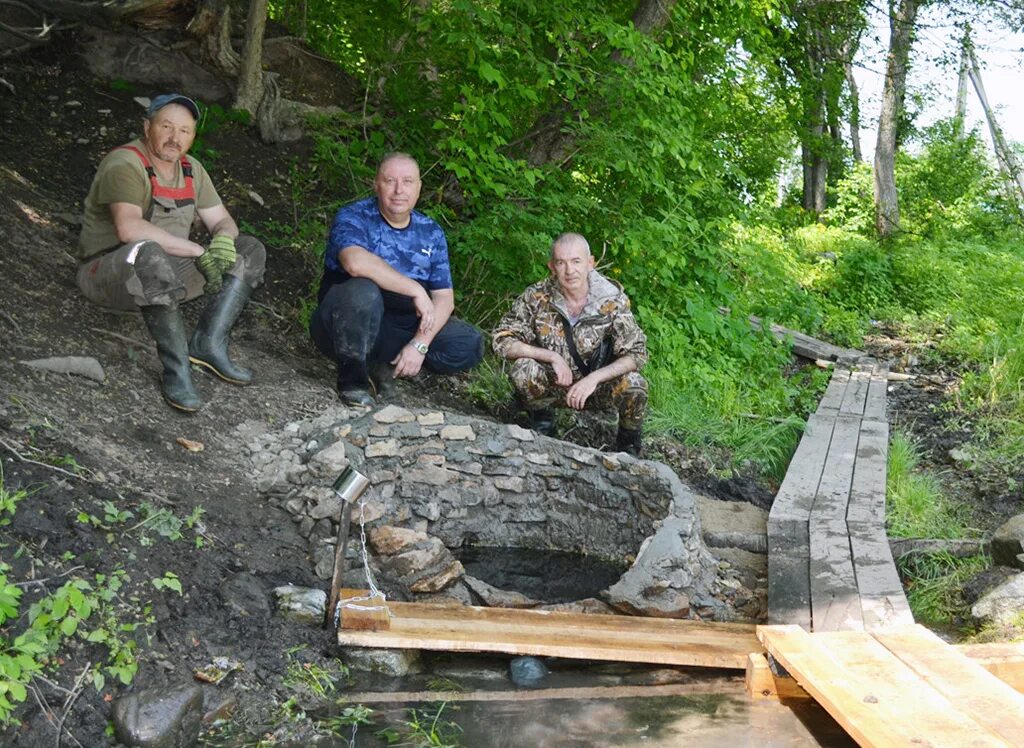 Родник время работы. Каменные Родники. Благоустройство родника с каменной обложкой. Село Казанка. Село.Ивано- Казанка.