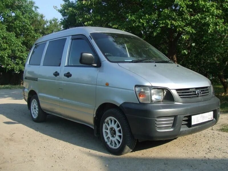 Айс с пробегом. Toyota Lite Ace 2001. Тойота Лайт айс 2001. Тойота Таун айс 2001г. Тойота Таун айс 2001 года.