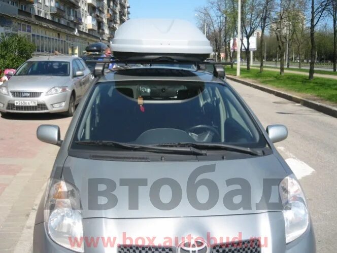 Багажник для тойота витц 130. Багажник на крышу тойота витц 2015. Багажник на крышу toyota vitz. Тойота аурис багажник. Багажник на тойота ярис 2007.