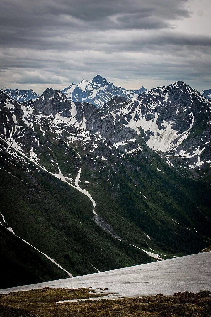 Саянские горы бурятия. Сибирские горы саяны. Саяна система гор. Горный массив восточный саян. Иркутск горы саяны.