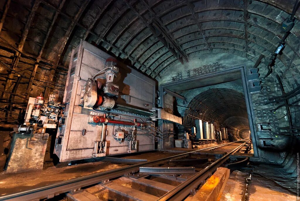 трансинжстрой метро 2. станция тоннельная метро. метро 2 внутри. серпуховская линия метро 2033. станция метро хорошевская бкл.