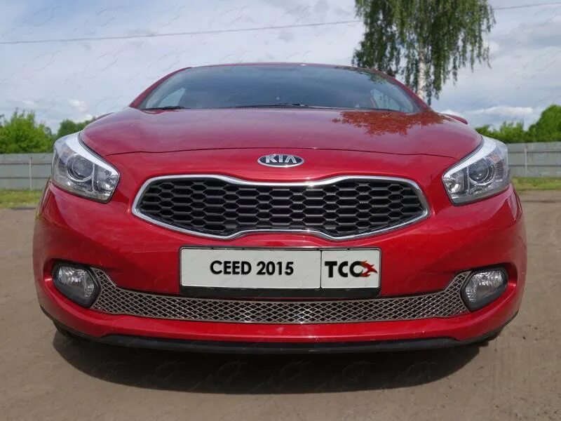 Киа сид решетка. Kia Ceed (2012-2015) решетка. Решетка Kia Ceed 2015 хром. Решетка радиатора Kia Ceed 2015. Решетка радиатора Киа СИД 2015.