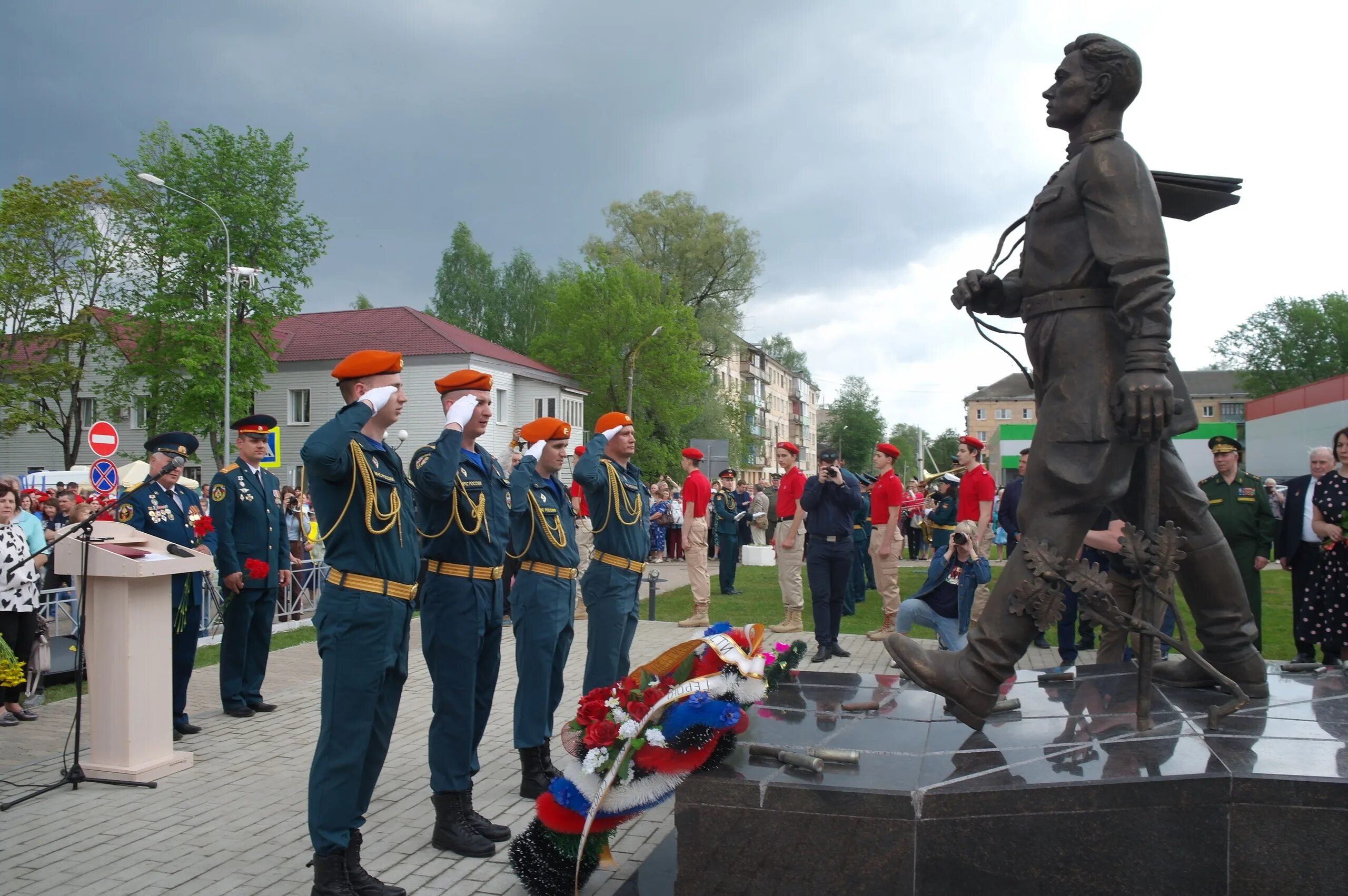 Приурочена к открытию. Открытие памятника Маресьеву в Бологое. Мемориал легендарный Маресьев. Камышин памятник Маресьеву. Мемориал «легендарный Маресьев» Бологое.