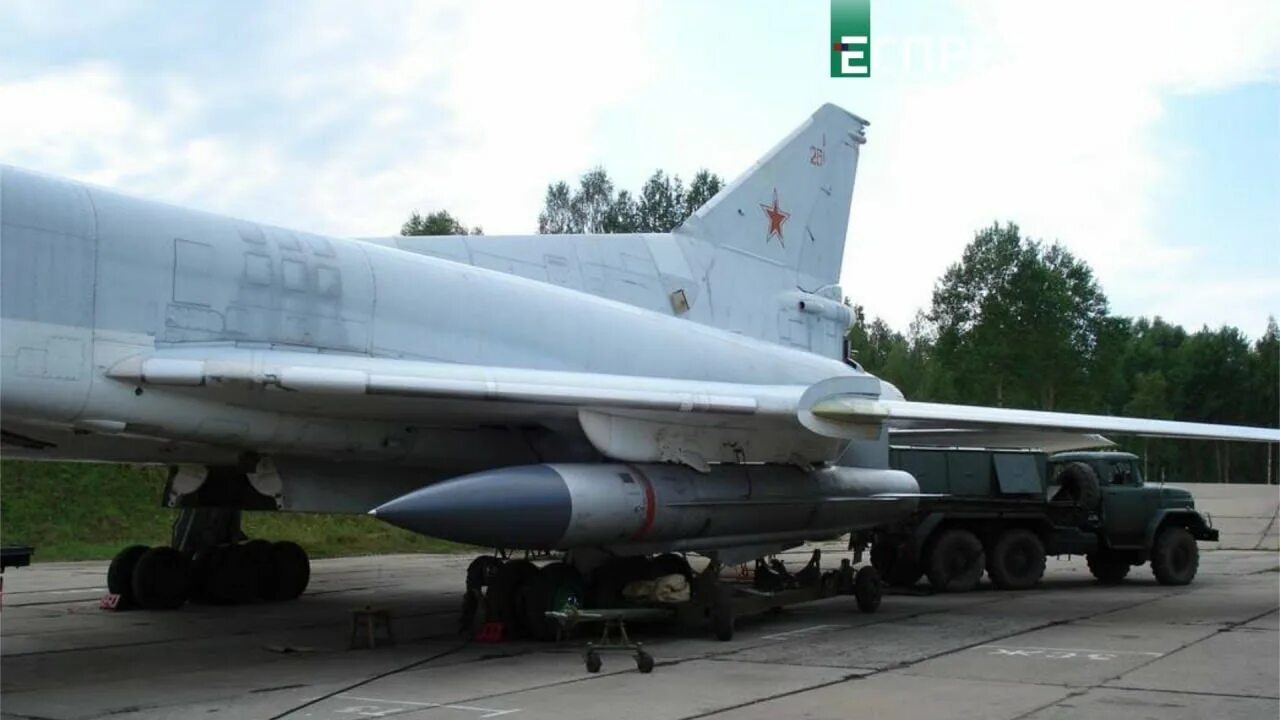 Попадание ракеты в торговый центр в кременчуге. Kh-22. X-22 ракета крылатая. Противокорабельной ракетой х-22. Кср-5 ракета.