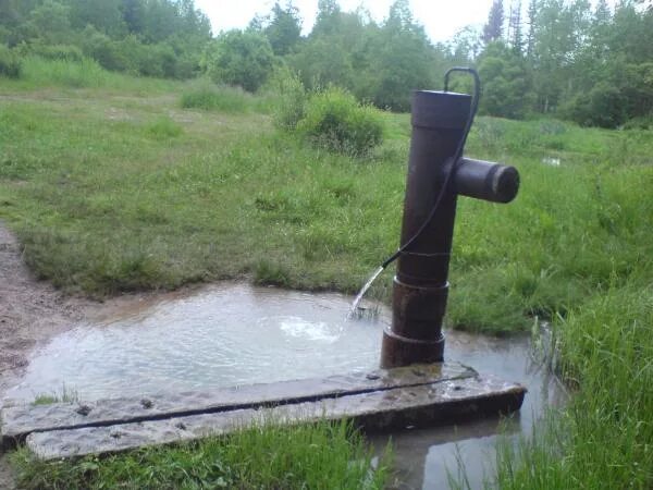 Скважин водозаборов. Водозабор скважина. Арбанский водозабор. Водозабор на ручье. Фото водозабора скважина.