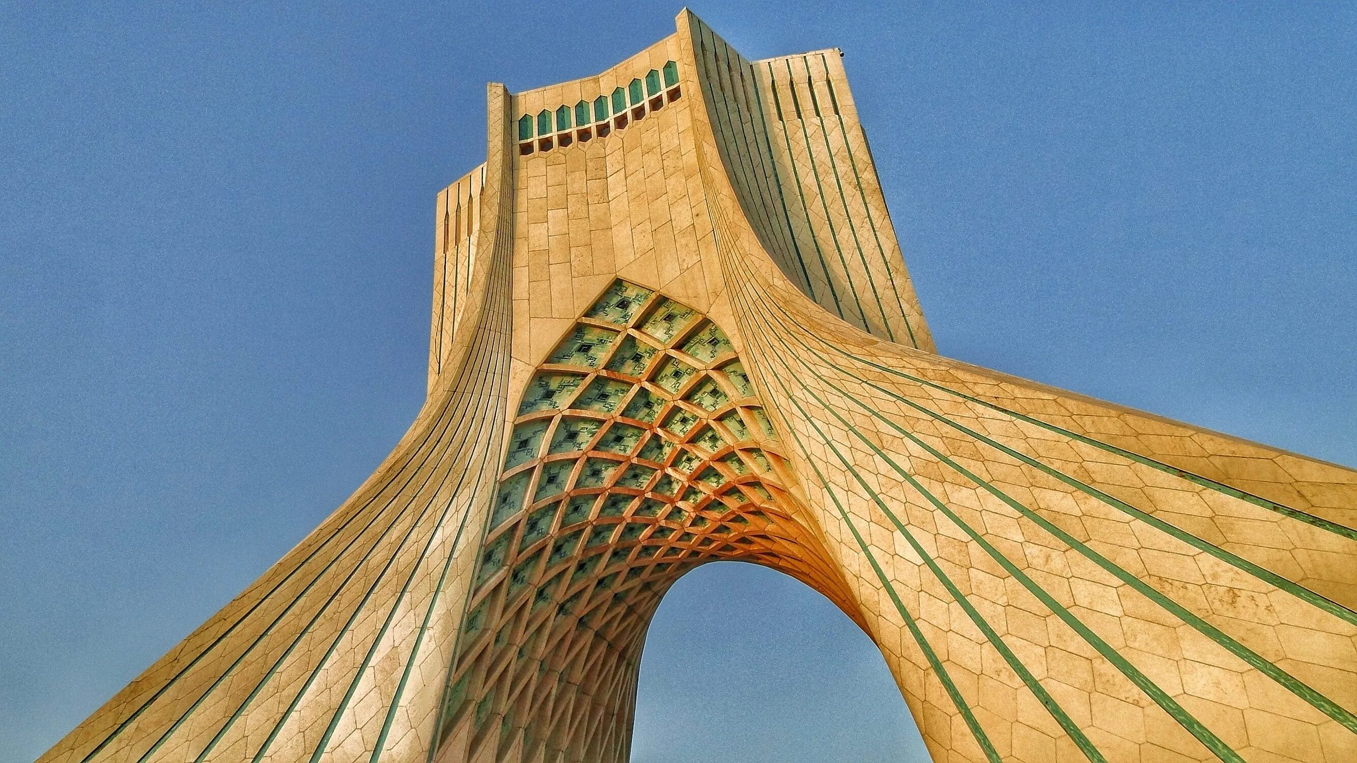 Башня Азади Иран. Башня Азади Тегеран Иран. Тегеран арка Азади. Тегеран башня Азади витраж. Channels building