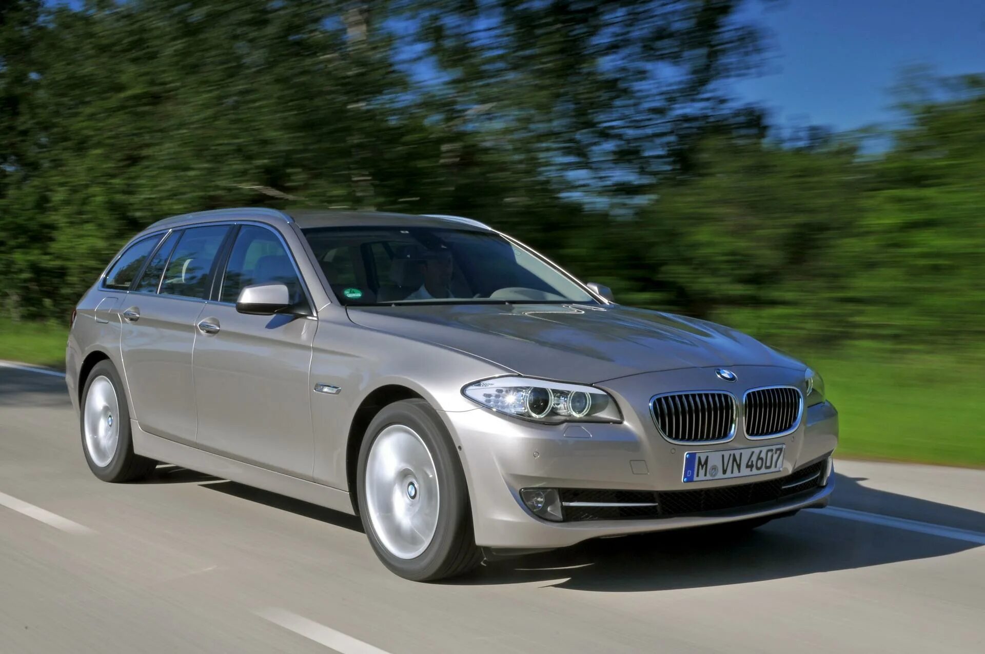 бмв 5 электро. Bmw f10 2011. Bmw 523 i 2011 белый. Bmw f10 2011. Bmw 5 series 2010.