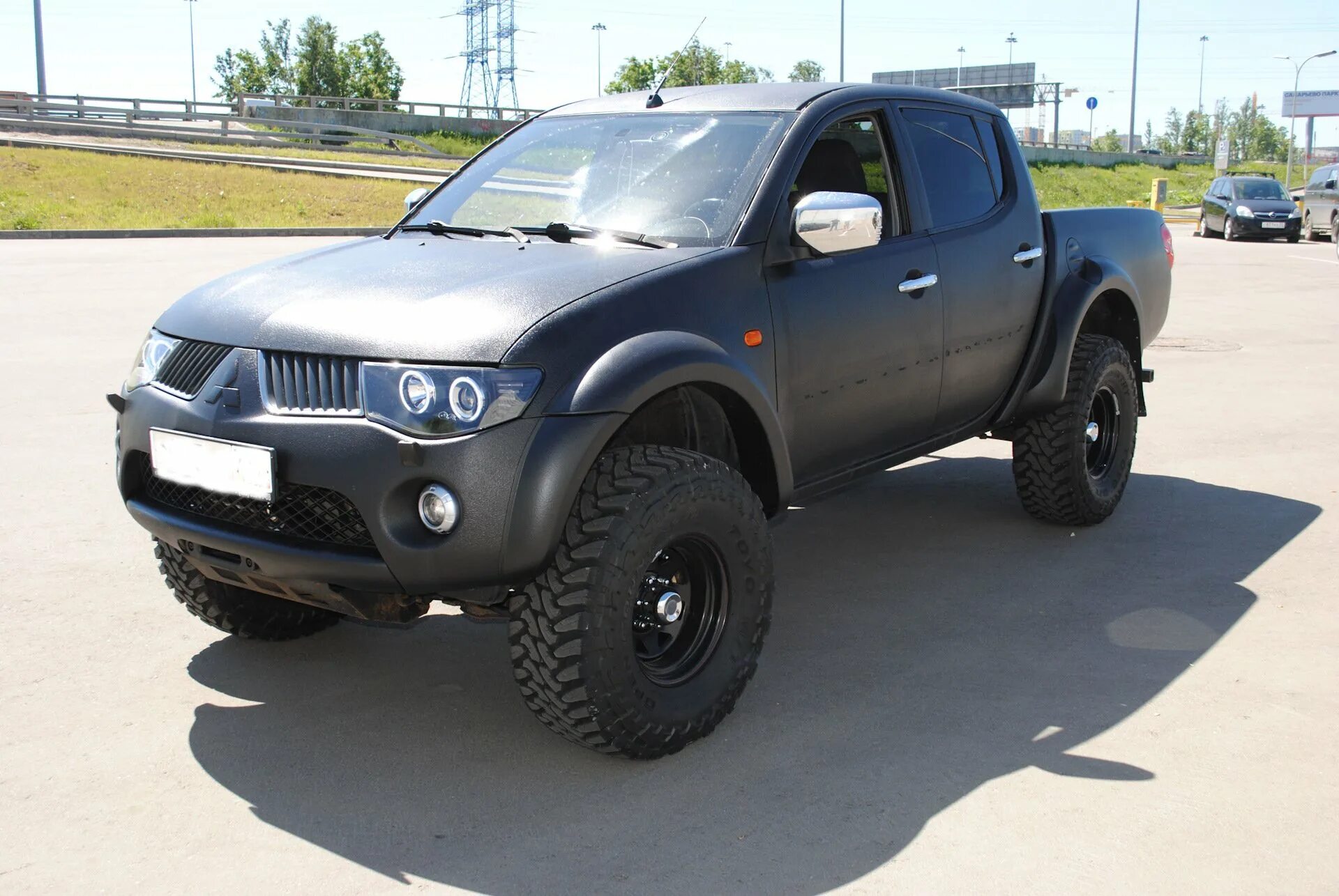 Митсубиси л200. Mitsubishi l200 3.5. Mitsubishi l200 лифтованный. Mitsubishi l200 хаки.