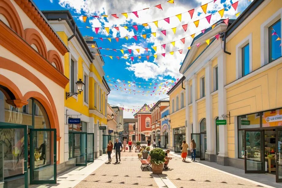 Outlet ru. Аутлет белая дача Котельники. Outlet Village белая дача. Аутлет Виладж Котельники. Москва Вилладж белая дача.