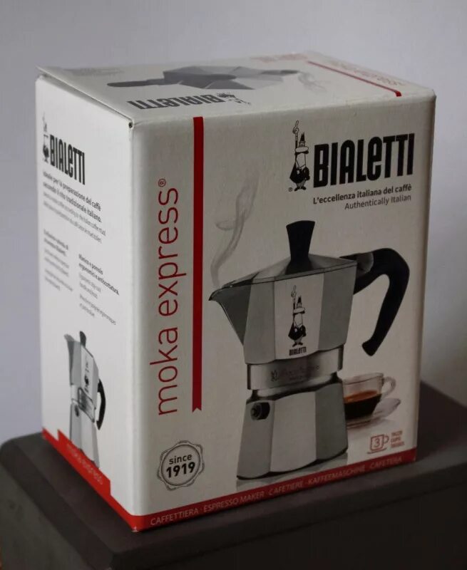 Кофеварка капельная или гейзерная. Bialetti Moka Express 1162 3 чашки. Bialetti Moka Express 1162. Кофеварка гейзерная Bialetti Moka Express на 3 чашки. Гейзерная кофеварка для кружки Bialetti.