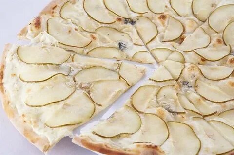 Слоеный пирог с грушей и сыром