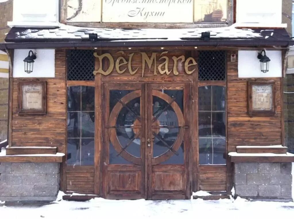 Баркас севастополь. Zauo fishing restaurant. Помещение с рыбами. Севастополь капитанская улица 2а баркас. Название рыбного кафе.