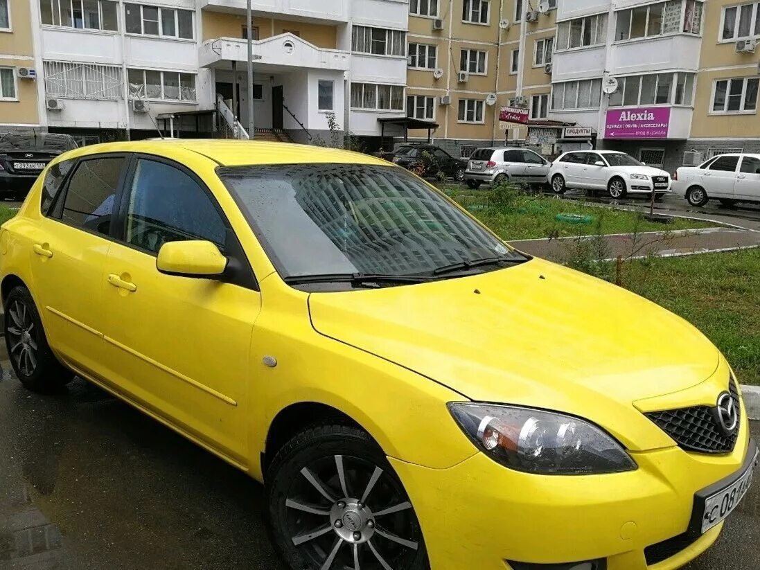 Мазда 3 желтая хэтчбек. Mazda 3 BK желтая. Мазда 6 2005 желтый. Желтая Мазда 3 БК хэтчбек. Mazda желтая